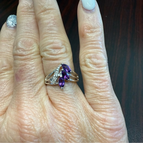 Avon Sterling Silver Diamond accent Ring with genuine stones size 6 NIB vintage - Picture 1 of 7